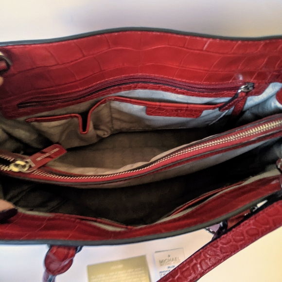 MK Dillon Lg NS Tote RED - Picture 3 of 9